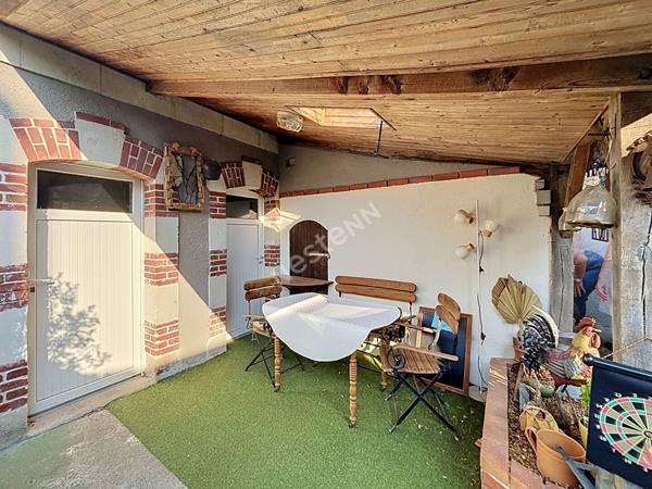 Immeuble à vendre avec un appartement et un local commercial dans le bourg d'INGRANDES-LE-FRESNE-SUR-LOIRE;