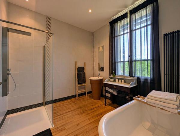 Maison bourgeoise de 140 m2 avec piscine sur terrain de 1384 m²