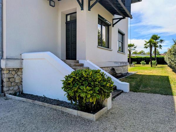 Maison bourgeoise de 140 m2 avec piscine sur terrain de 1384 m²