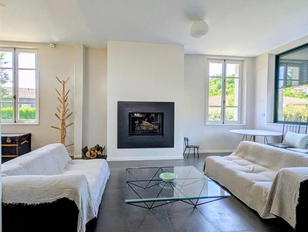 Maison bourgeoise de 140 m2 avec piscine sur terrain de 1384 m²