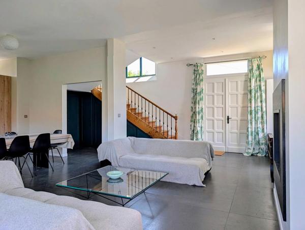 Maison bourgeoise de 140 m2 avec piscine sur terrain de 1384 m²