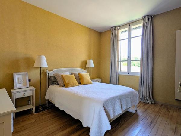 Maison bourgeoise de 140 m2 avec piscine sur terrain de 1384 m²