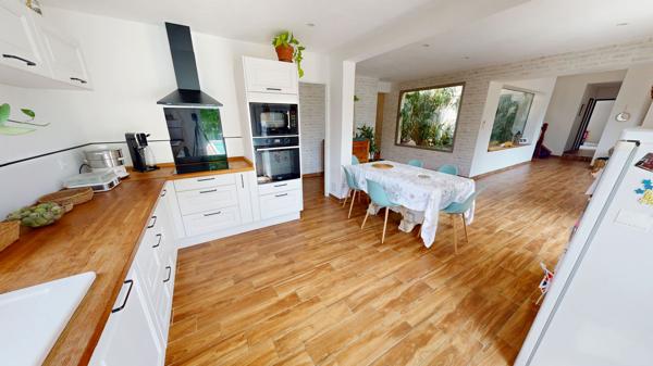 Vinassan, Villa familiale 6 chambres, garage, piscine, terrain 1545m²