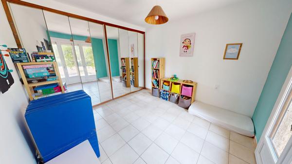 Vinassan, Villa familiale 6 chambres, garage, piscine, terrain 1545m²