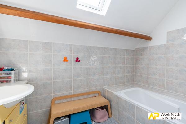 Maison - parc - 4 chambres - salle de bains salle d'eau - bureau au sous sol garage fermé 1 050 000 € **  - Référence  13636
