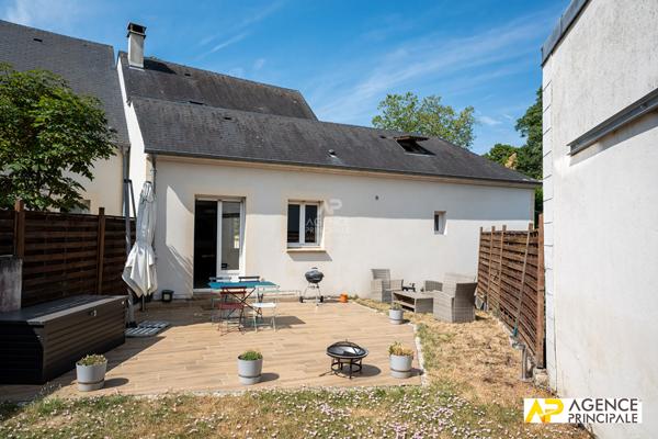 Maison - parc - 4 chambres - salle de bains salle d'eau - bureau au sous sol garage fermé 1 050 000 € **  - Référence  13636