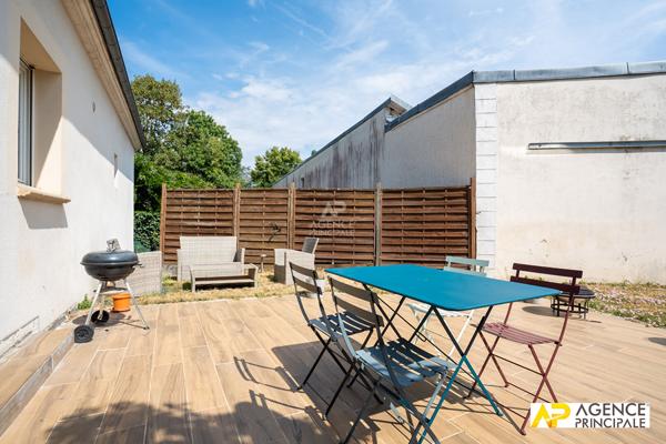 Maison - parc - 4 chambres - salle de bains salle d'eau - bureau au sous sol garage fermé 1 050 000 € **  - Référence  13636