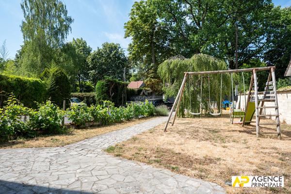 Maison - parc - 4 chambres - salle de bains salle d'eau - bureau au sous sol garage fermé 1 050 000 € **  - Référence  13636
