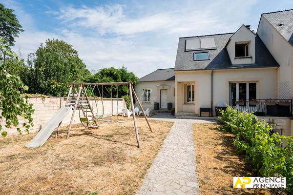 Maison - parc - 4 chambres - salle de bains salle d'eau - bureau au sous sol garage fermé 1 050 000 € **  - Référence  13636