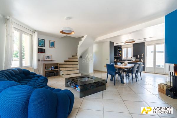 Maison - parc - 4 chambres - salle de bains salle d'eau - bureau au sous sol garage fermé 1 050 000 € **  - Référence  13636
