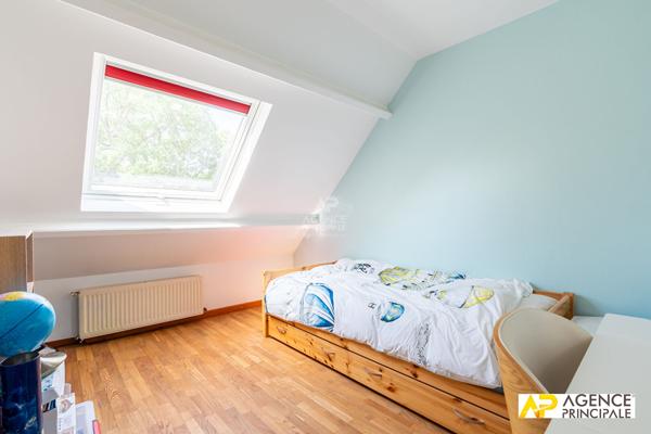 Maison - parc - 4 chambres - salle de bains salle d'eau - bureau au sous sol garage fermé 1 050 000 € **  - Référence  13636