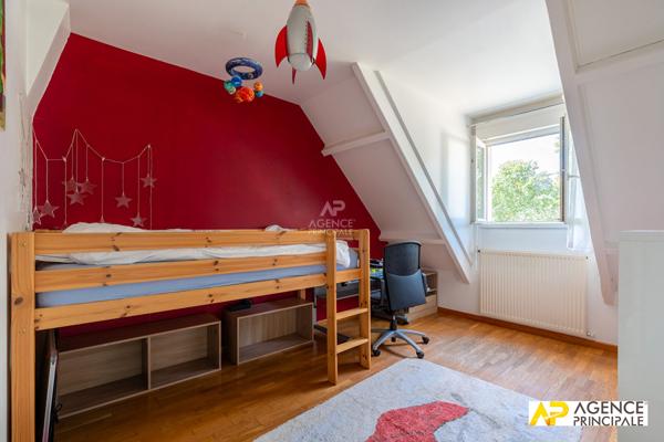 Maison - parc - 4 chambres - salle de bains salle d'eau - bureau au sous sol garage fermé 1 050 000 € **  - Référence  13636