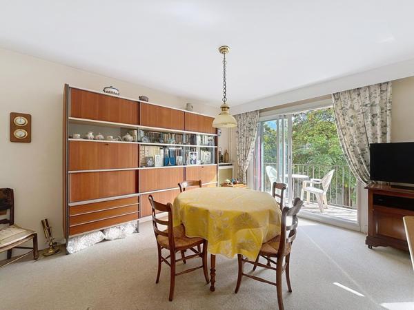 CENTRE-VILLE, UN APPARTEMENT DE 3 PIÈCES D'ENVIRON 67 M²,AVEC UN GRAND BALCON PLEIN SUD!