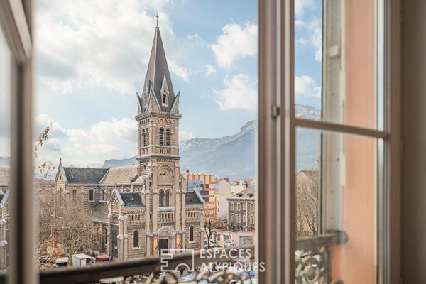 Grenoble L’Élégance de l’Ancien 80 m² Lumineux et Vue Dominante