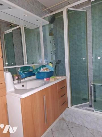 ANGERS- Quartier La Roseraie- Appartement T3 à rénover avec balcon et Garage.