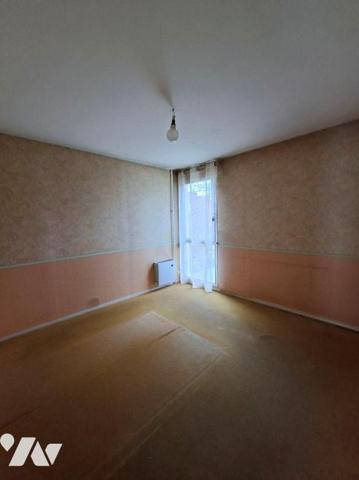 ANGERS- Quartier La Roseraie- Appartement T3 à rénover avec balcon et Garage.