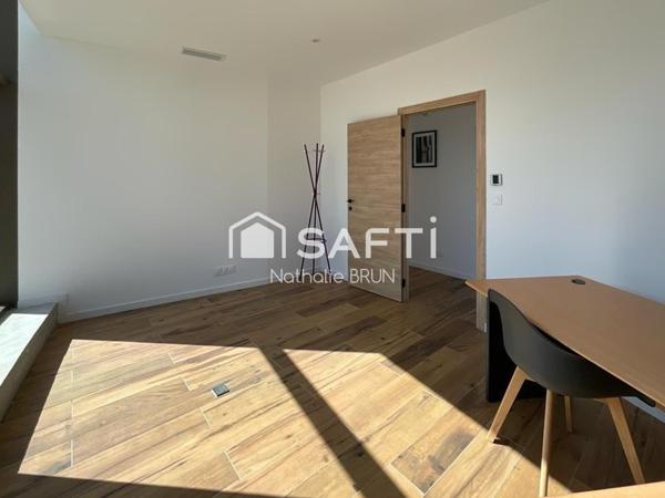 Local commercial de 130m² + stationnements