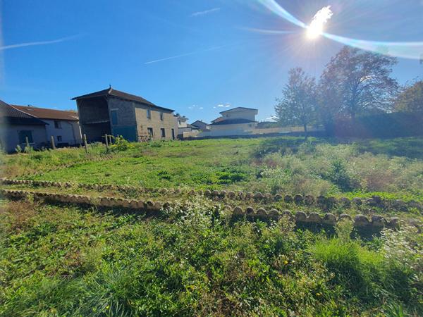 Exclusivité : Terrain constructible Tignieu village 484 m² libre constructeur non viabilisé