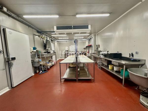 Romainville- Entrepôt 160m2 +2 logements 55m2- Parcelle 380m2
