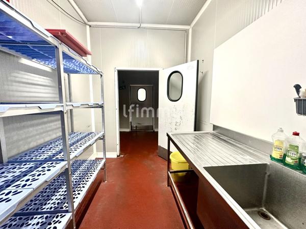 Romainville- Entrepôt 160m2 +2 logements 55m2- Parcelle 380m2