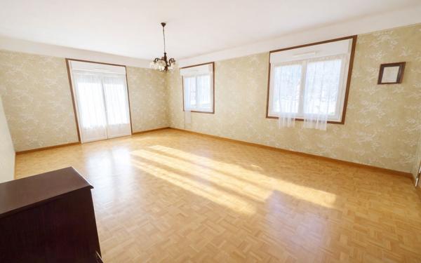 Maison à vendre    7 pièces • 167,26 m2 Saint-Geoire-en-Valdaine