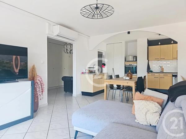 Appartement F5 à vendre  5 pièces - 111 m 2   LAGNIEU  - 01