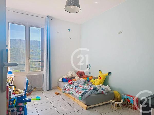 Appartement F5 à vendre  5 pièces - 111 m 2   LAGNIEU  - 01