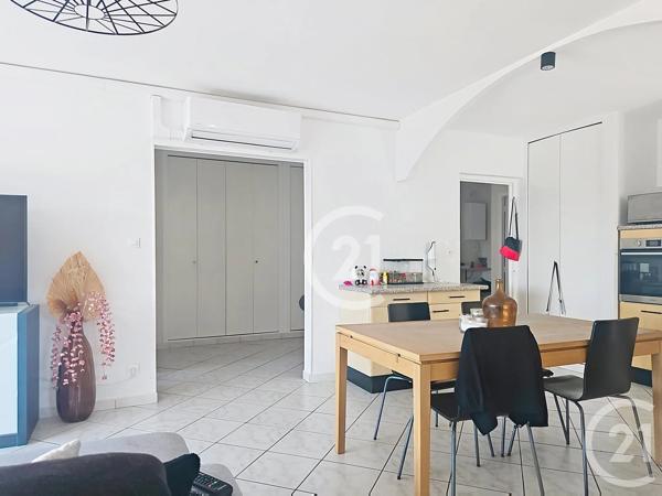Appartement F5 à vendre  5 pièces - 111 m 2   LAGNIEU  - 01