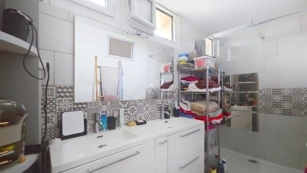 Maison T4 de 80m² avec deux terrasses et un abris de rangement