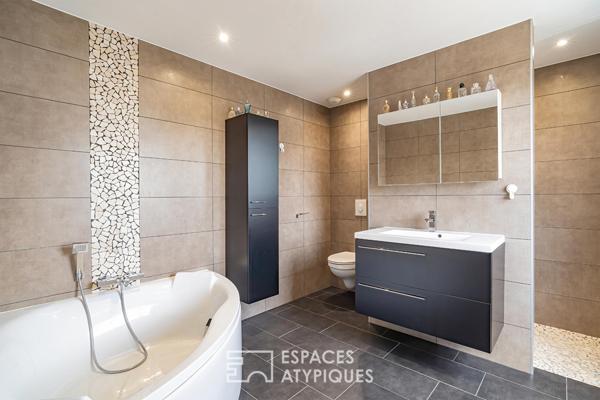 Maison contemporaine et sa piscine