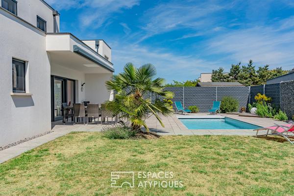 Maison contemporaine et sa piscine