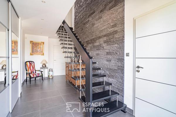 Maison contemporaine et sa piscine