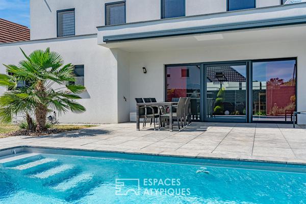 Maison contemporaine et sa piscine