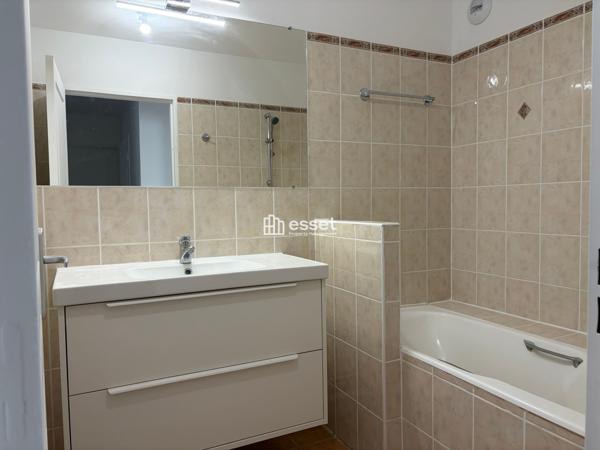 Location Appartement 4 pièces 98.44 m² - Courbevoie 92400