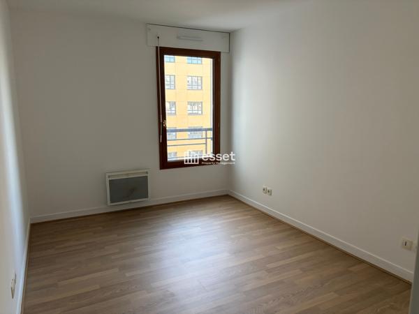 Location Appartement 4 pièces 98.44 m² - Courbevoie 92400