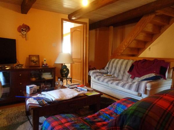 Beurieres (63), maison de 107 m2, 3 chambres sur 419 m2 de terrain
