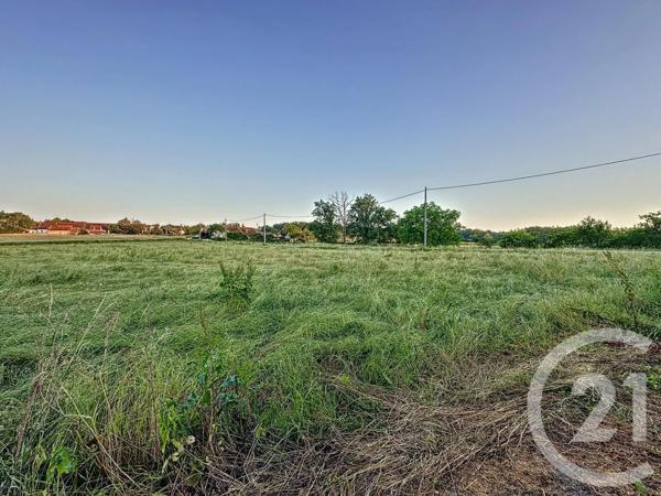 Terrain à vendre  2094 m 2   YZEURE  - 03