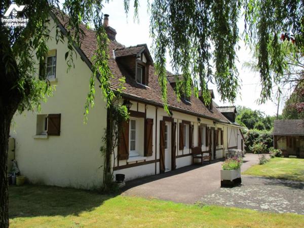 PROPRIETE sur parc arboré de 3986 m²  avec dépendances