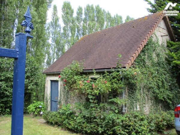 PROPRIETE sur parc arboré de 3986 m²  avec dépendances