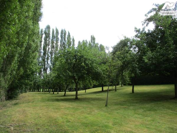 PROPRIETE sur parc arboré de 3986 m²  avec dépendances