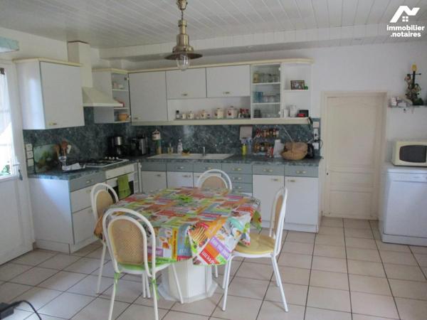 PROPRIETE sur parc arboré de 3986 m²  avec dépendances