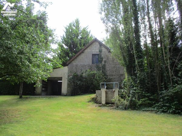 PROPRIETE sur parc arboré de 3986 m²  avec dépendances