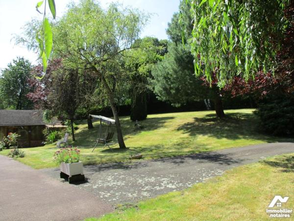 PROPRIETE sur parc arboré de 3986 m²  avec dépendances