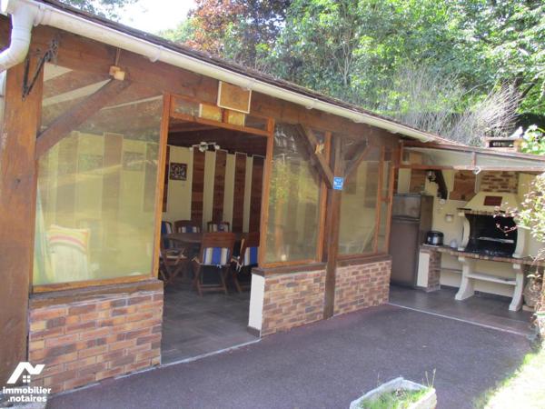 PROPRIETE sur parc arboré de 3986 m²  avec dépendances