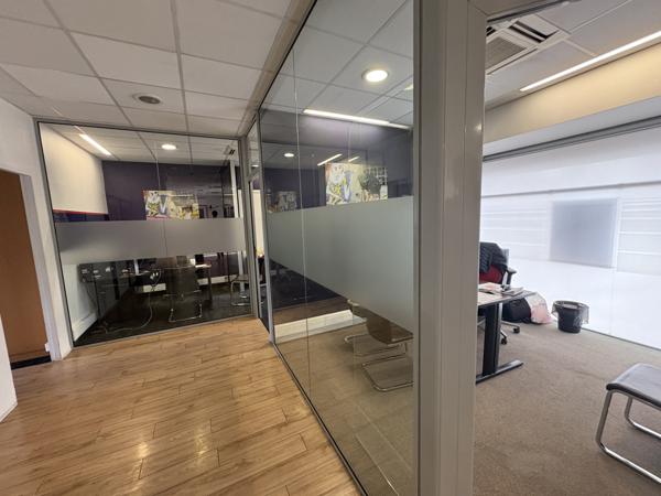 Marseille (13010) Local Commercial - 83m2 - St Loup Village