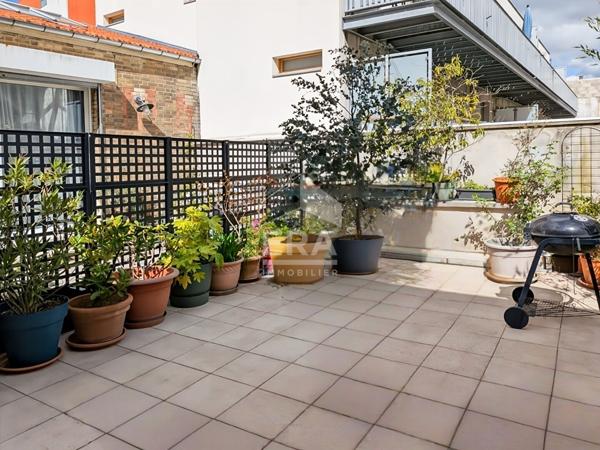 Charmant triplex lumineux "esprit maison" avec terrasse et garage XXL ? Mairie de Montreuil