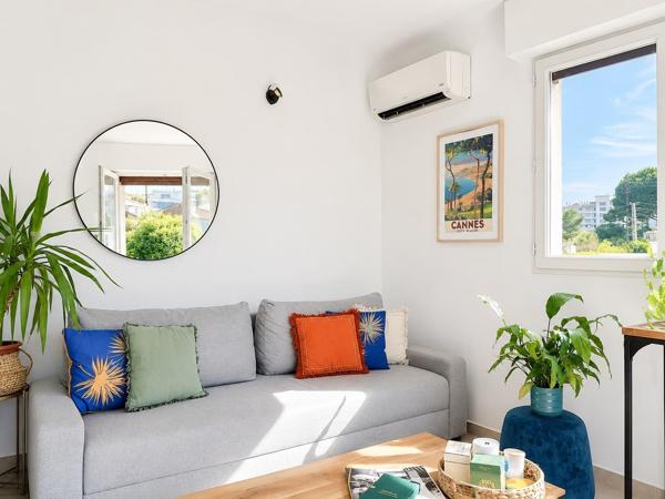 Charmant 2 pièces avec vaste terrasse et vue dégagée