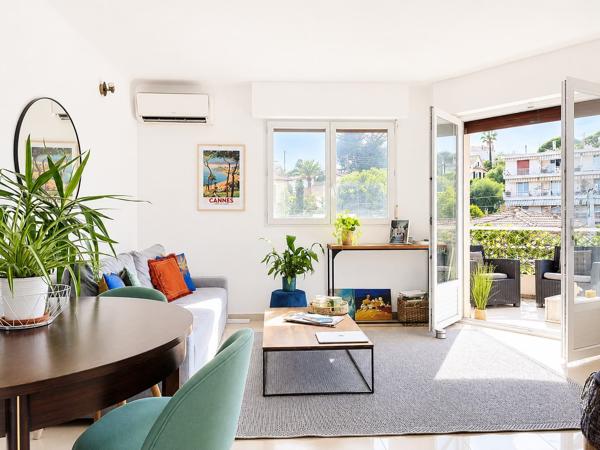 Charmant 2 pièces avec vaste terrasse et vue dégagée