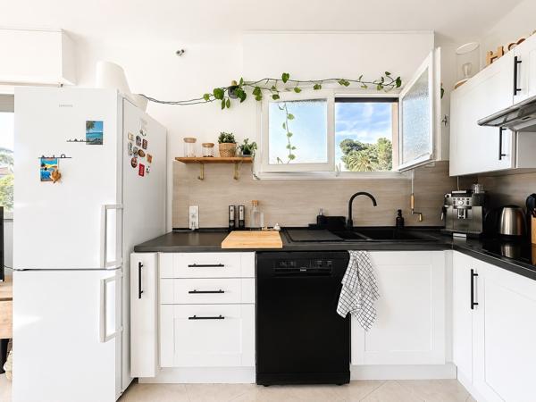 Charmant 2 pièces avec vaste terrasse et vue dégagée