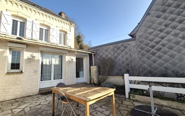 Maison à vendre    4 pièces • 75,37 m2 Saint-Léger-du-Bourg-Denis